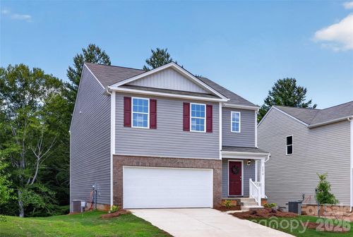 2058 10th St Se, Hickory, NC, 28602-5905 | Card Image