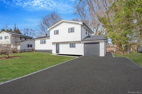 28 Nadel Drive, Riverhead, NY, 11901 | Card Image