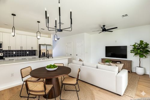 102-207 Gravel St, San Antonio, TX, 78203-1562 | Card Image
