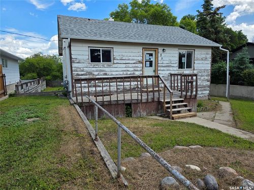 89 8th Avenue Ne, Swift Current, SK, S9H2P2 | Card Image