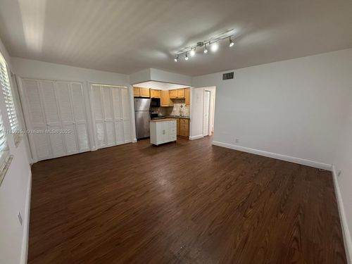 apt-1-4050 Ne 12th Ter, Oakland Park, FL, 33334-4602 | Card Image