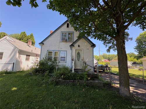 818 Loa St, Lansing, MI, 48910-2949 | Card Image