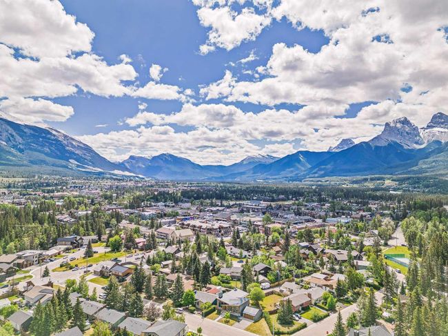 949 13 St, House other with 3 bedrooms, 2 bathrooms and 4 parking in Canmore AB | Image 40