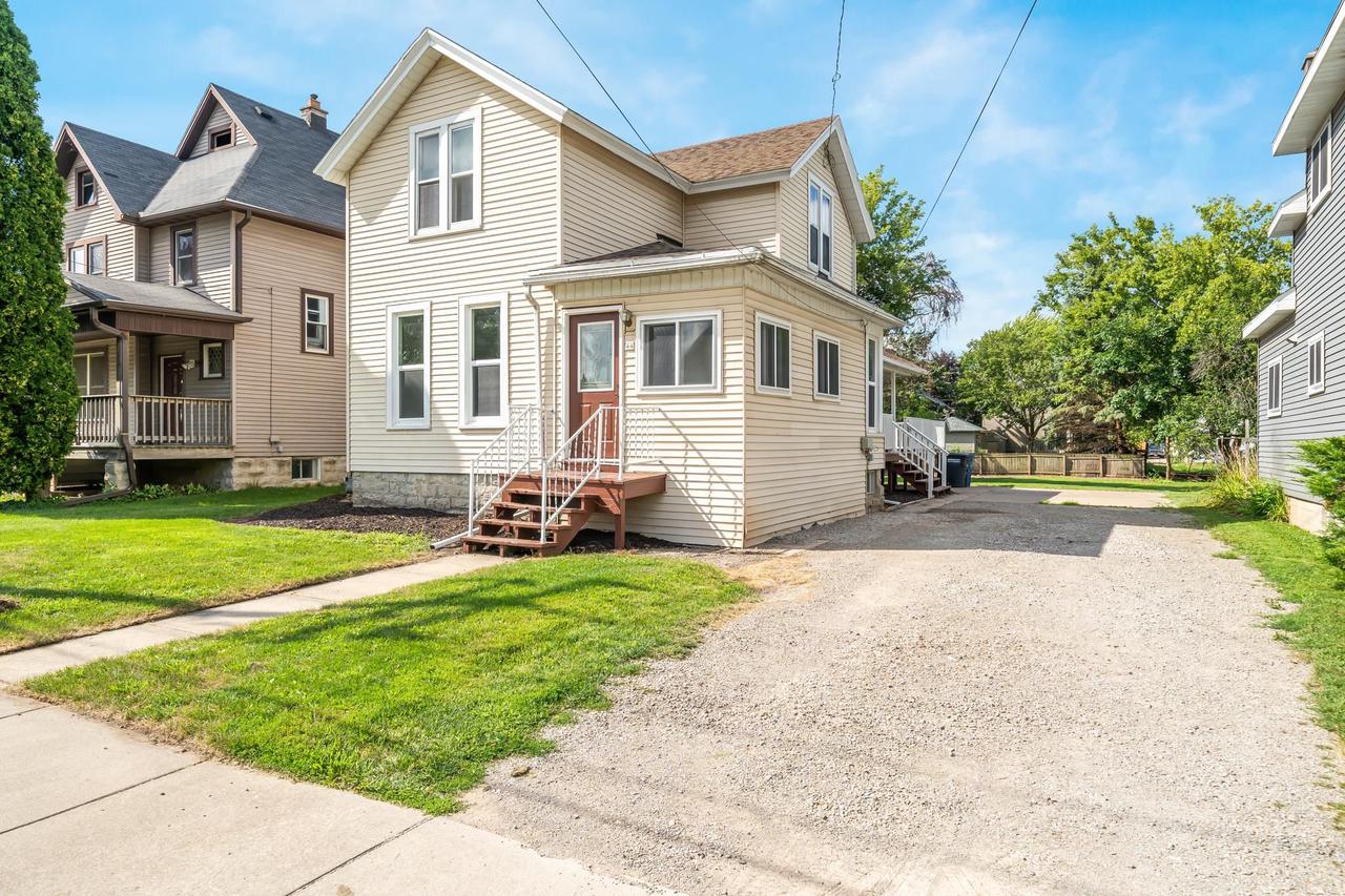 15th Ave, Oshkosh, WI 54902