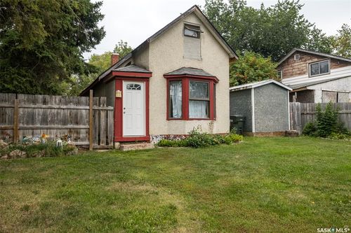 546 7th St E, Prince Albert, SK, S6V0S5 | Card Image