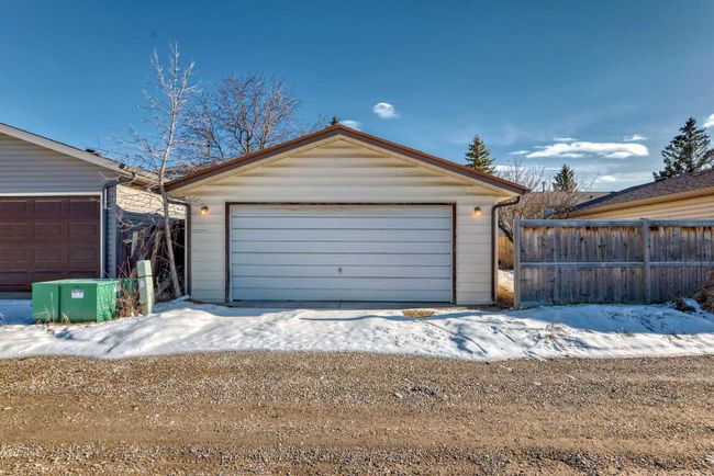 3224 108 Avenue Sw, Home with 3 bedrooms, 3 bathrooms and 2 parking in Calgary AB | Image 48