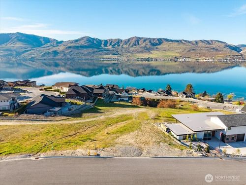 256 Apple Avenue, Chelan, WA, 98816 | Card Image