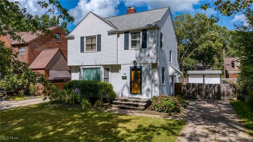 121 E 212th St, Euclid, OH, 44123-1062 | Card Image
