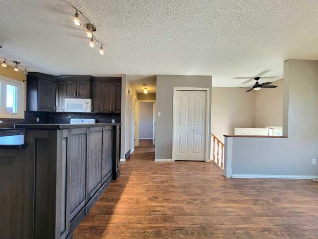 9406 81 Avenue, Home with 4 bedrooms, 2 bathrooms and 2 parking in Grande Prairie AB | Image 12