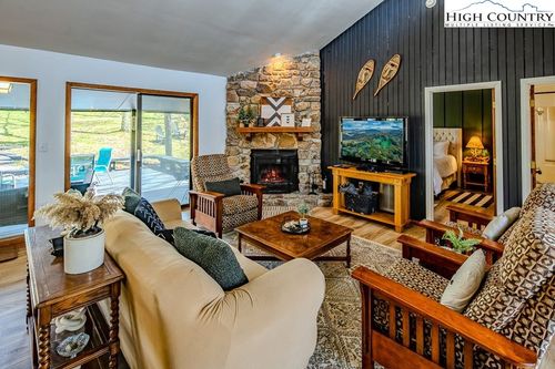 489 Saint Andrews Rd, Beech Mountain, NC, 28604-8216 | Card Image