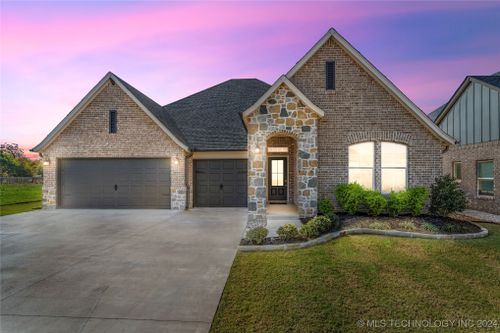 724 E 126th Street S, Jenks, OK, 74037 | Card Image