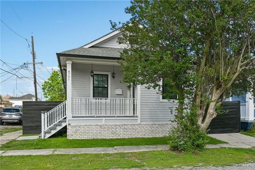 8731 Pear St, New Orleans, LA, 70118-2633 | Card Image