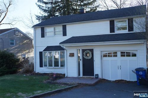 20 W Saddle River Rd, Waldwick, NJ, 07463-2436 | Card Image