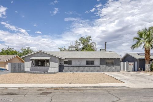 3210 Bluebird St, Las Vegas, NV, 89121-3312 | Card Image