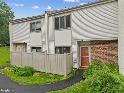 29 Twin Brooks Dr, WILLOW GROVE, PA, 19090-3903 | Card Image