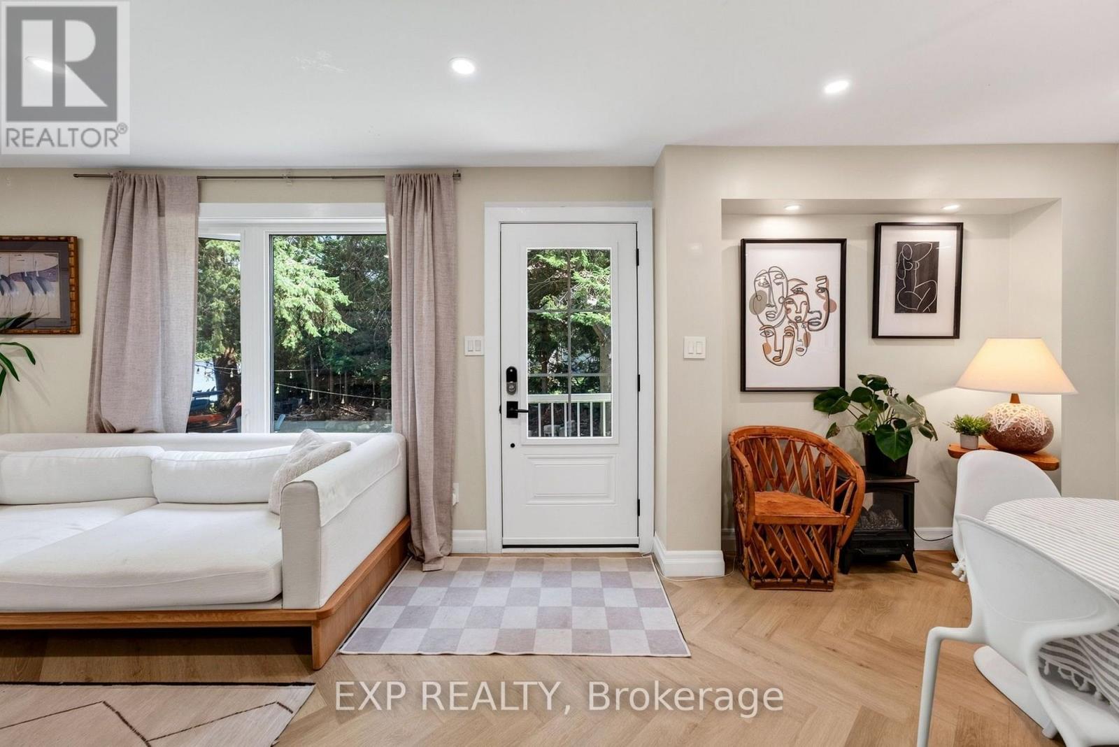 Residential in Georgina (Baldwin) 4