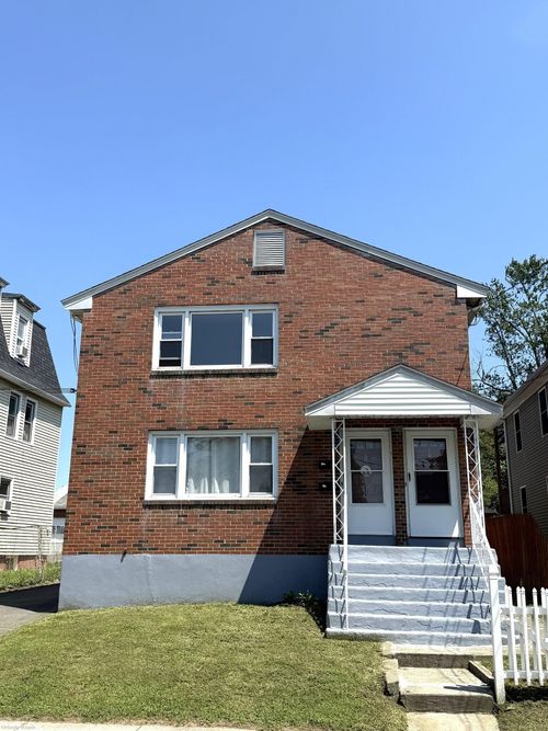 18 Mclean St, Hartford, CT, 06114-2625 | Card Image