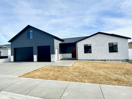 820 Salmon Dr, Heyburn, ID, 83336-8002 | Card Image