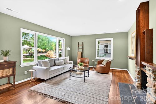 4 Baird Ln, Asheville, NC, 28804-2205 | Card Image