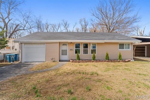 6813 Saint Olaf Dr, Berkeley, MO, 63134-1107 | Card Image