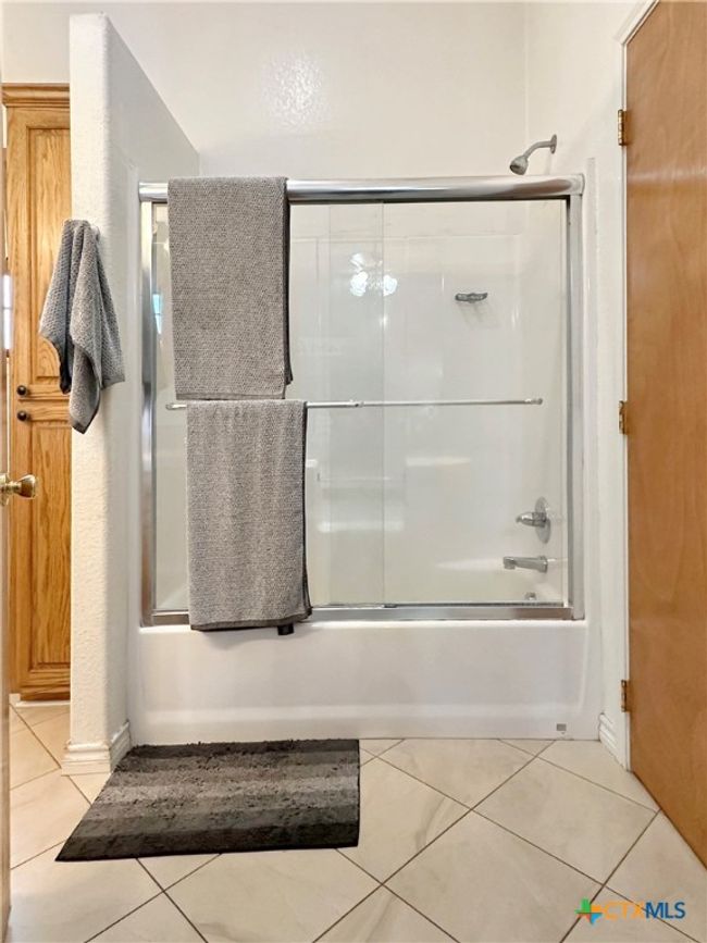 720 E Travis St, House other with 3 bedrooms, 2 bathrooms and null parking in Luling TX | Image 16