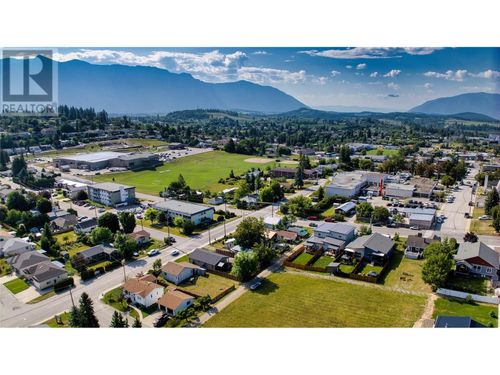 415 16 Ave N, Creston, BC, V0B1G5 | Card Image