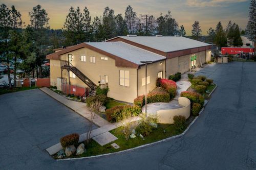 957 Golden Gate Terrace, Grass Valley, CA, 95945 | Card Image