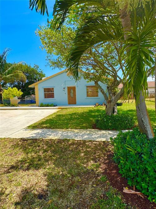 288 Nw 13th Ct, Dania Beach, FL, 33004-2613 | Card Image