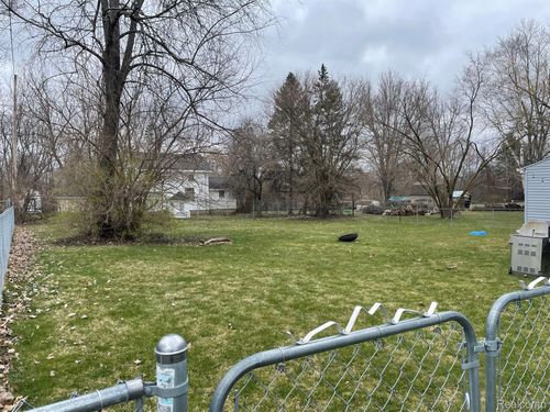 2434 Long Lake Rd, Fenton, MI, 48430-8839 | Card Image