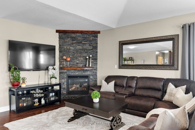 10 Brolley Cres, House other with 4 bedrooms, 4 bathrooms and 10 parking in Thornton ON | Image 5