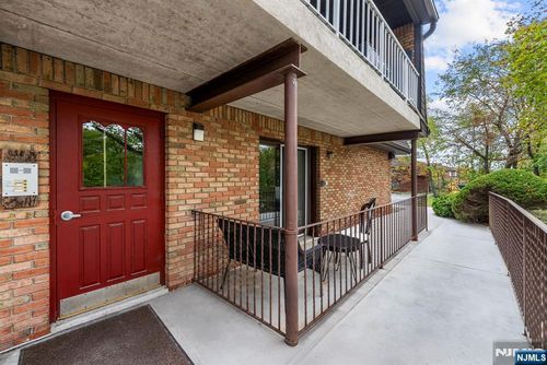 221 Ringwood Ave, Pompton Lakes, NJ, 07442-2072 | Card Image