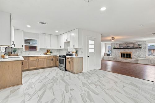 1112 Noble Ave, Carrollton, TX, 75006-3936 | Card Image