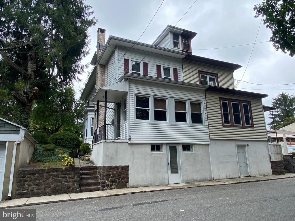 Seneca St, Pottsville, PA 17901