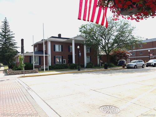 209 Main St, Belleville, MI, 48111-2643 | Card Image