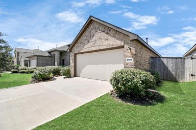 10035 Lilac Croft Lane, House other with 3 bedrooms, 2 bathrooms and null parking in Richmond TX | Image 2