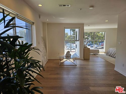 b-1617 Broadway, Santa Monica, CA, 90404-2775 | Card Image