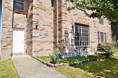 1110 Jamie Dr, Grand Prairie, TX, 75052-2736 | Card Image