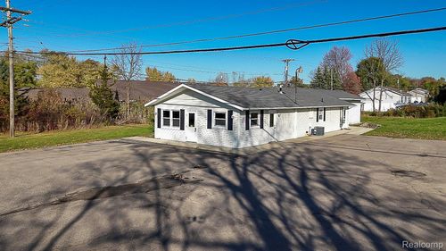 1678 Mayfield Rd, Lapeer, MI, 48446-1450 | Card Image