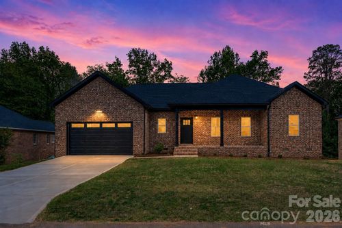 906 4th St Ne, Conover, NC, 28613-1862 | Card Image