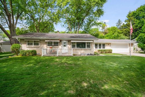 3303 N Knoll Boulevard, Wauwatosa, WI, 53222 | Card Image