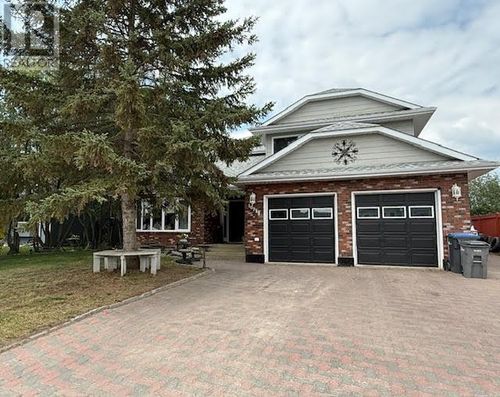 10719 Cottonwood Cres, Dawson Creek, BC, V1G4E4 | Card Image