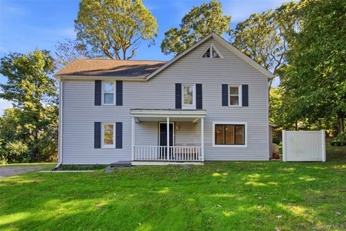 24 Flagpole Ln, Setauket, NY, 11733-2655 | Card Image
