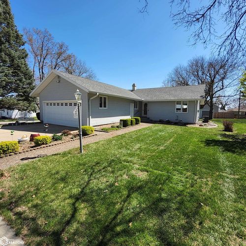 213 E Baker St, Avoca, IA, 51521-5196 | Card Image