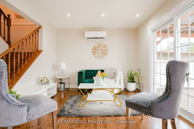 9 Havendale Crt, House attached with 4 bedrooms, 2 bathrooms and 5 parking in Brampton ON | Image 9