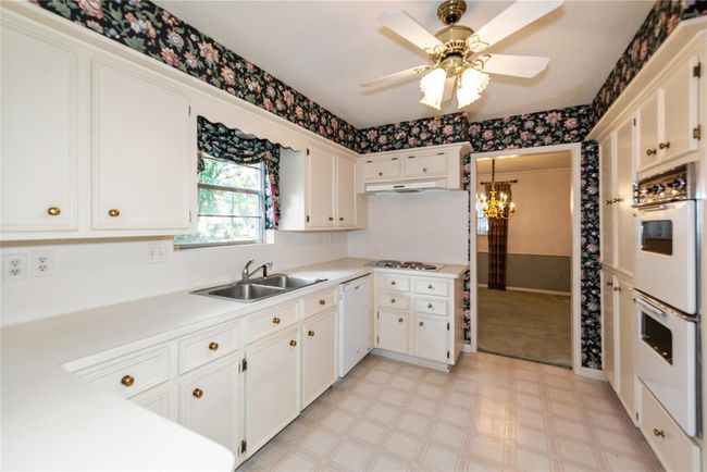 6211 Darby Way, House other with 5 bedrooms, 3 bathrooms and 2 parking in Spring TX | Image 10