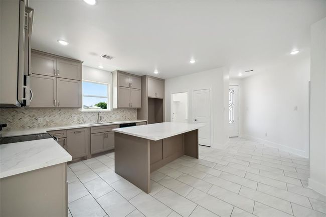 702 Azalea St, House other with 4 bedrooms, 2 bathrooms and 2 parking in Prairie View TX | Image 14