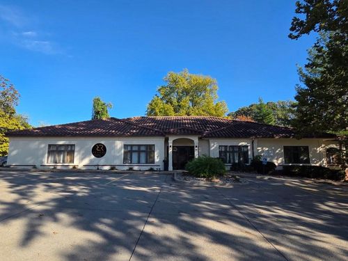 1011 Saint Maartens Dr, Saint Joseph, MO, 64506-2993 | Card Image