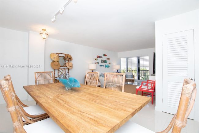APT-5B - 77 Crandon Blvd, Condo with 1 bedrooms, 2 bathrooms and null parking in Key Biscayne FL | Image 9