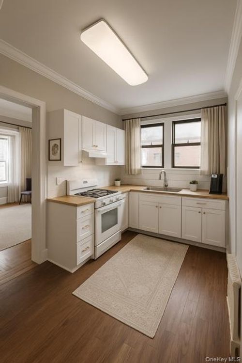 1745 154th Street, New York, NY, 11357 | Card Image