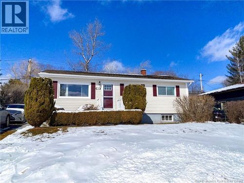 39 Ashburn Ave, Riverview, NB, E1B3C8 | Card Image